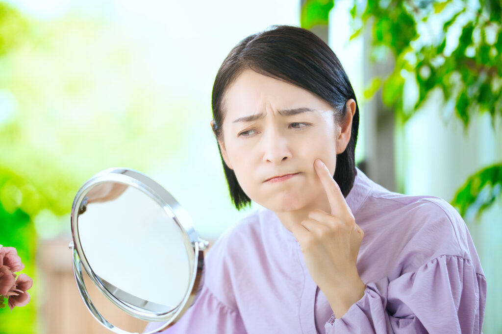 中高年　女性　眉毛　50代　40代